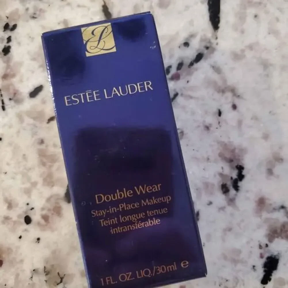 Estée Lauder Double Wear Stay-in-Place Makeup